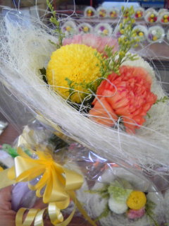 111023_1015~01花束２.jpg